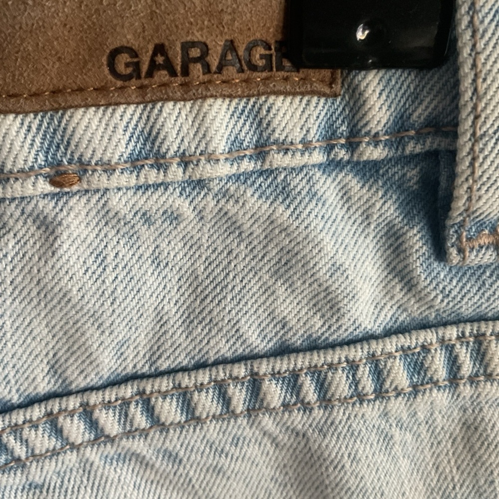 Garage - Light Wash Raw Hem Distressed Denim Shorts - Blue - Junior’s Size 0 - Picture 6 of 11
